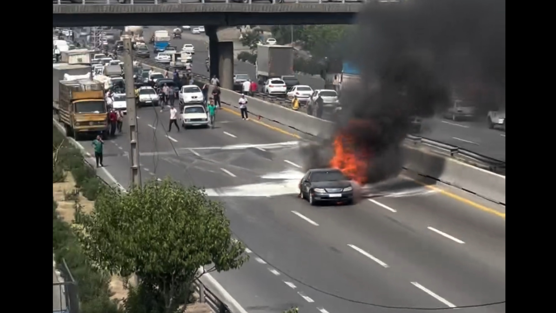 ماکسیما در بزرگراه آزادگان غرب آتش گرفت!