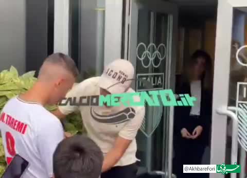 استقبال ویژه هواداران اینتر از طارمی پس از حضور در تست‌های پزشکی