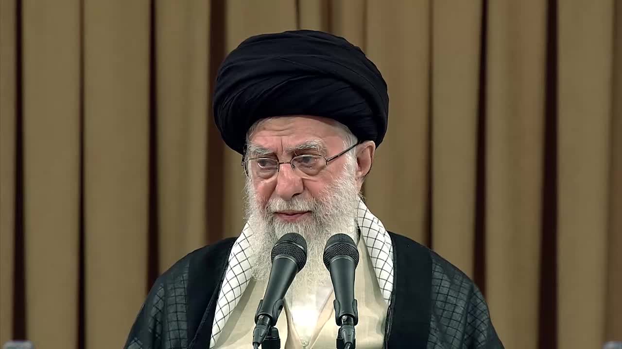 رهبر انقلاب : مجلس نباید منشاء تشنج در افکار عمومی باشد!