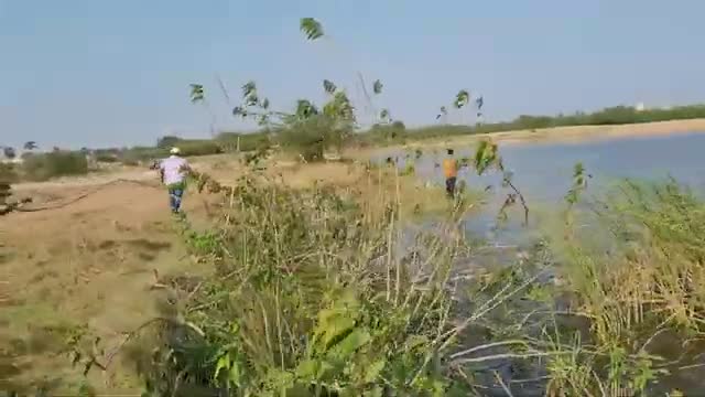 فیلم مستند ماهیگیری با قلاب دستی در دریاچه