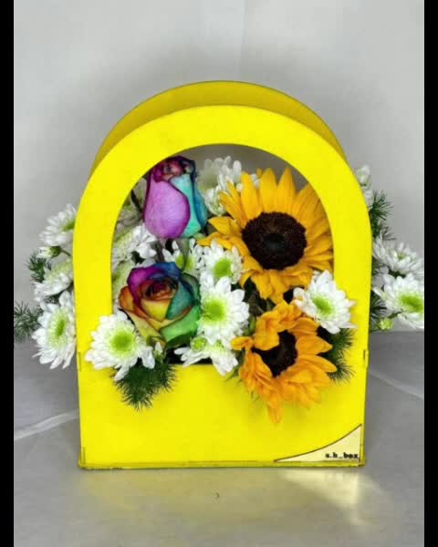 اطلس گل، ارائه دهنده انواع دسته گل، تاج گل، و جام گل