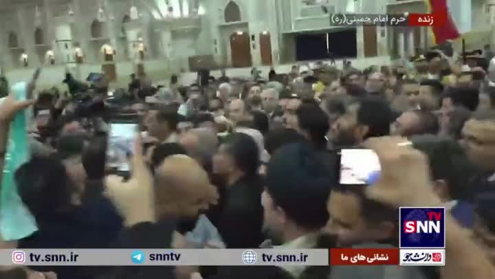 استقبال مردم در لحظه ورود مسعود پزشکیان حرم مطهر امام خمینی (ره)
