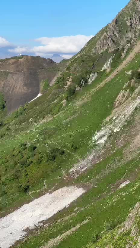 جان باختن یک گردشگر روسی بر اثر سقوط بهمن