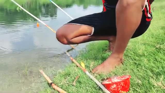 فیلم مستند ماهیگیری با قلاب کودک