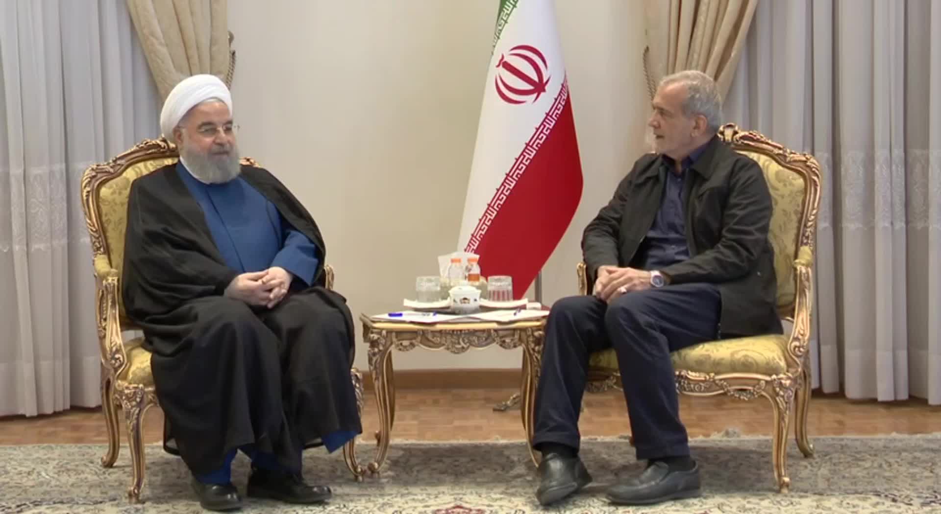 دیدار صمیمانه حسن روحانی با مسعود پزشکیان