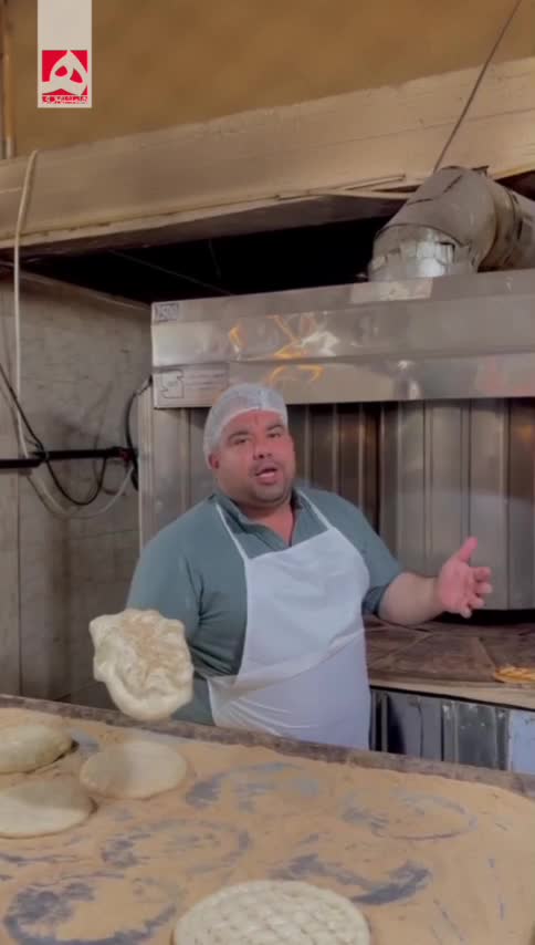 مداحی جالب یک شاطر کنار تنور