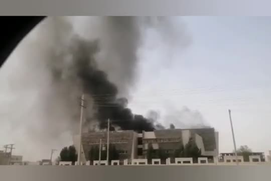 اولین تصاویر از آتش‌سوزی در دانشکده علوم پزشکی ایرانشهر