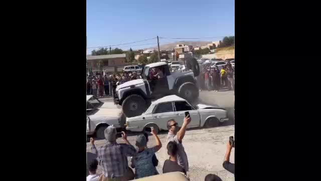 صد رحمت به پیکان؛ له شدن کامل پژو در یک نمایش و مقاومت اتاق پیکانِ قدیمی!