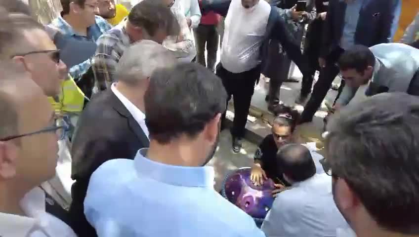 آهنگ درخواستی ضرغامی از یک نوازنده خیابانی؛ یک موزیک مربوط به قبل از انقلاب!
