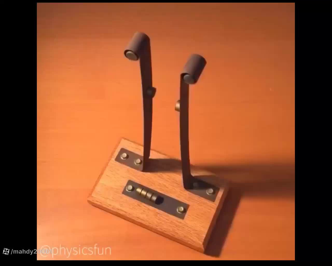 درگیری آهنرباها: اسباب بازی علمی