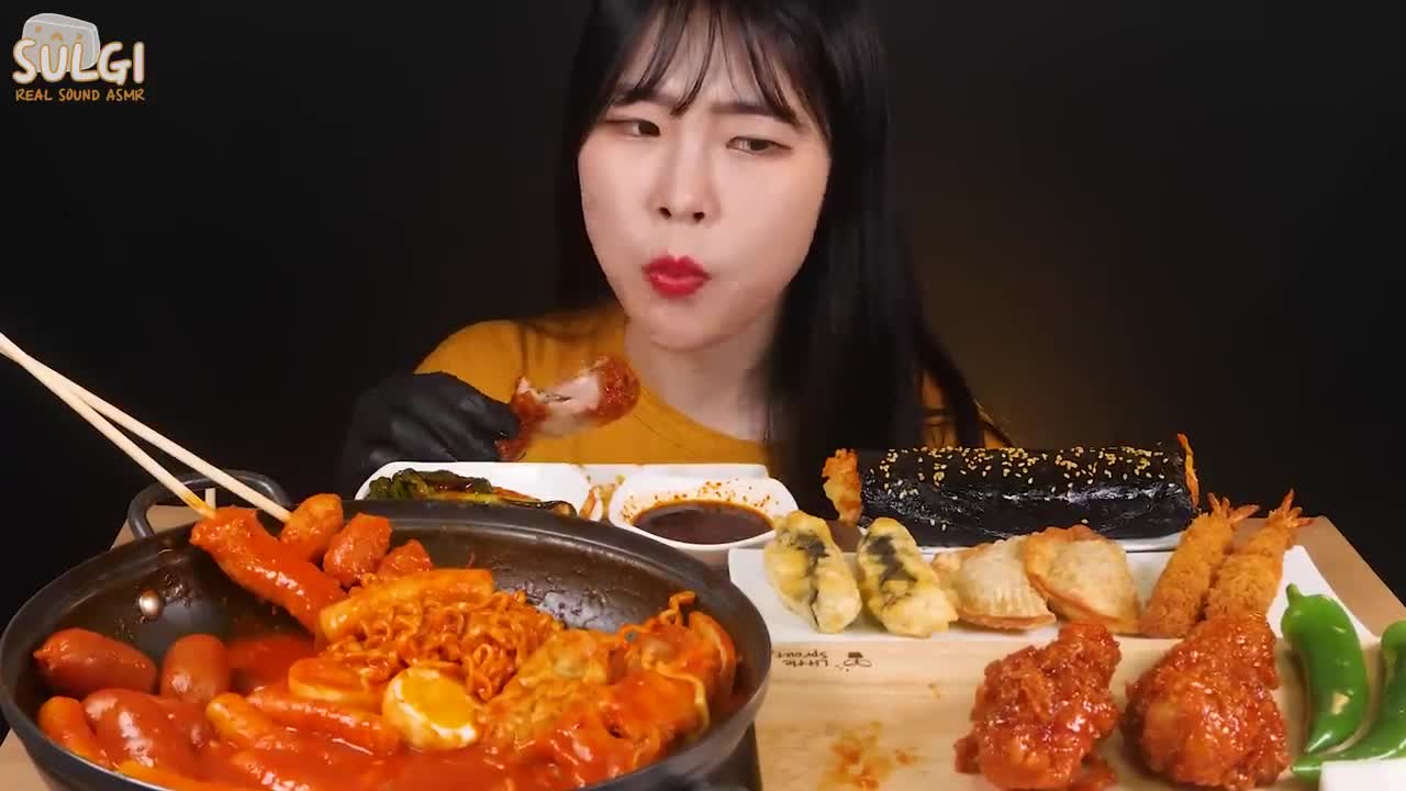 ویدیو جدید اسمر موکبانگ کره ای غذاهای کره ای نودل تند چالش غذایی چالش بانوان 5