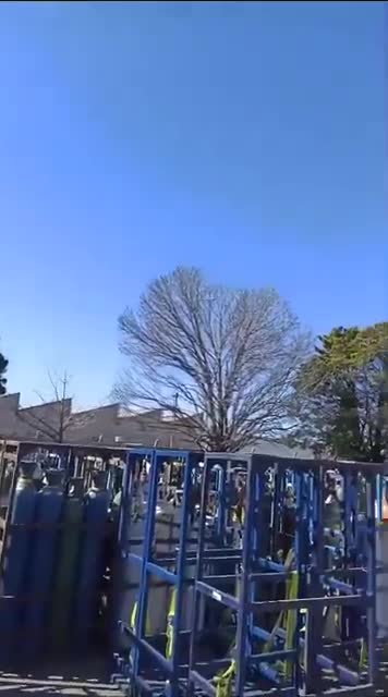 هواپیما توسط کارمند اخراجی به محل کار کوبیده شد!