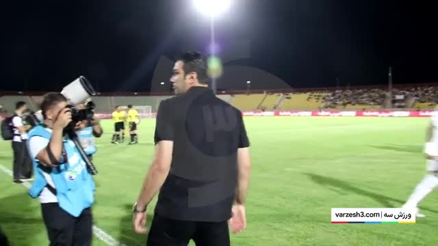 فرار جواد نکونام از دست خبرنگاران در دیدار شمس آذر قزوین - استقلال