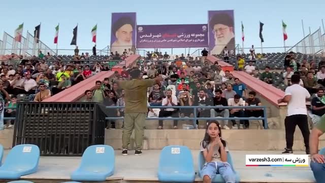 فیلم از تشویق بی‌امان تماشاگران ورزشگاه برای بازیکنان خیبر