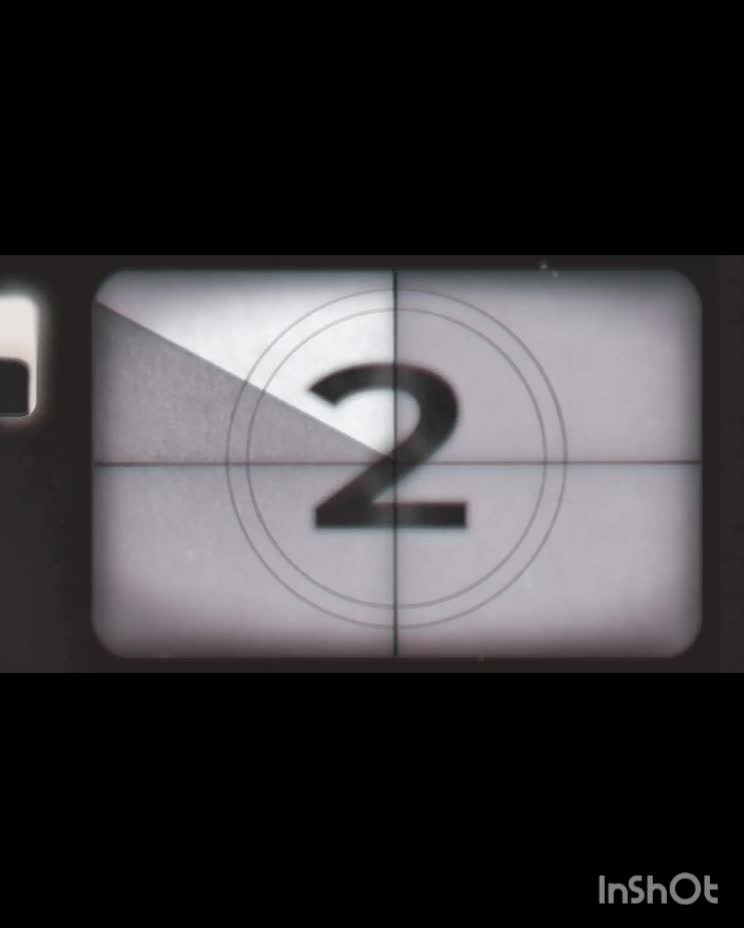 دختری با هدیه های کریسمس