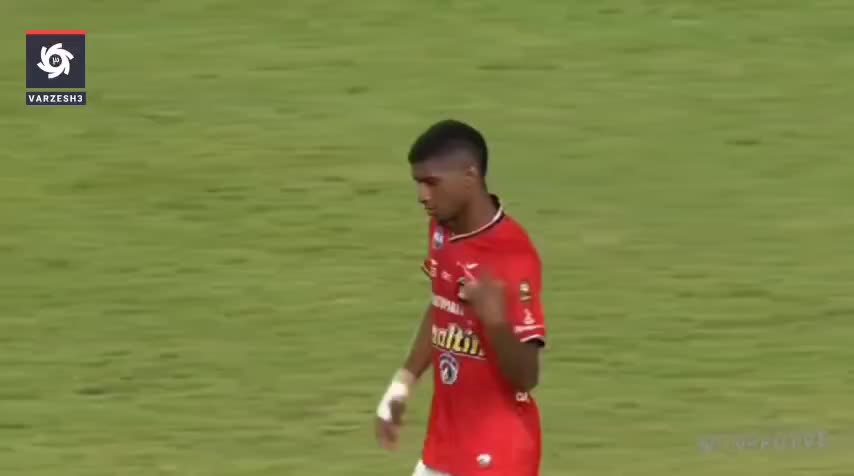   شیوه عجیب و غریب برای اعتراض به داور؛ خراب کردن عمدی پنالتی‌ها!