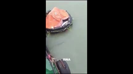   تصاویری تازه از غرق شدن ناو تهاجمی ارتش مالزی در اثر برخورد با یک شی ناشناس