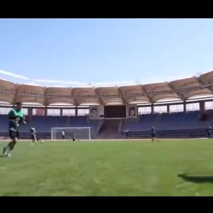   گزارش مجری افغانستانی از تمرین تیم باشگاهی افغانستان در ورزشگاه امام رضا (ع) مشهد با یک جمله عجیب؛ کمپ تمرینی تیم قهرمان!