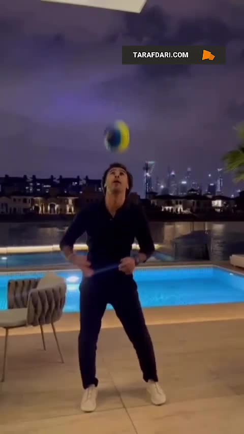   استوری فرهاد مجیدی در کنار استخر سوژه پرسپولیسی‌ها شد؛ اشتباه عجیب اسطوره آبی‌ها