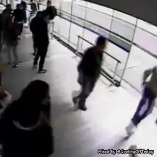   مجازات الهی برای سارق بعد از زورگیری از زن؛ له شدن دزد زیر چرخ‌های قطار حین فرار!