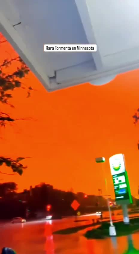   آسمان  مینه‌سوتای به رنگ نارنجی در آمد!