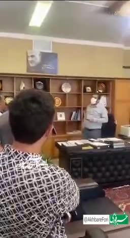   اعتراض تولیدکنندگان زنجانی به روشن بودن تمام لامپ‌ها و کولرها در دفتر مدیرعامل صنعت و معدن با وجود قطعی برق مردم!