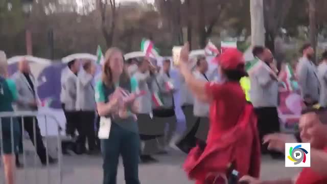 فیلم لحظه ورود کاروان ورزشی ایران به محل برگزاری افتتاحیه
