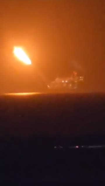   آخرین تصاویر از شعله‌ور شدن آتش در سکوی گازی لویاتان اسرائیل در ١٣٠ کیلومتری ساحل حیفا