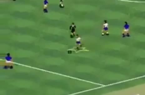   فرار بازیکن برای عدم گرفتن کارت از داور؛ تعقیب بازیکن خاطی توسط داور در زمین! / هِی بدو!