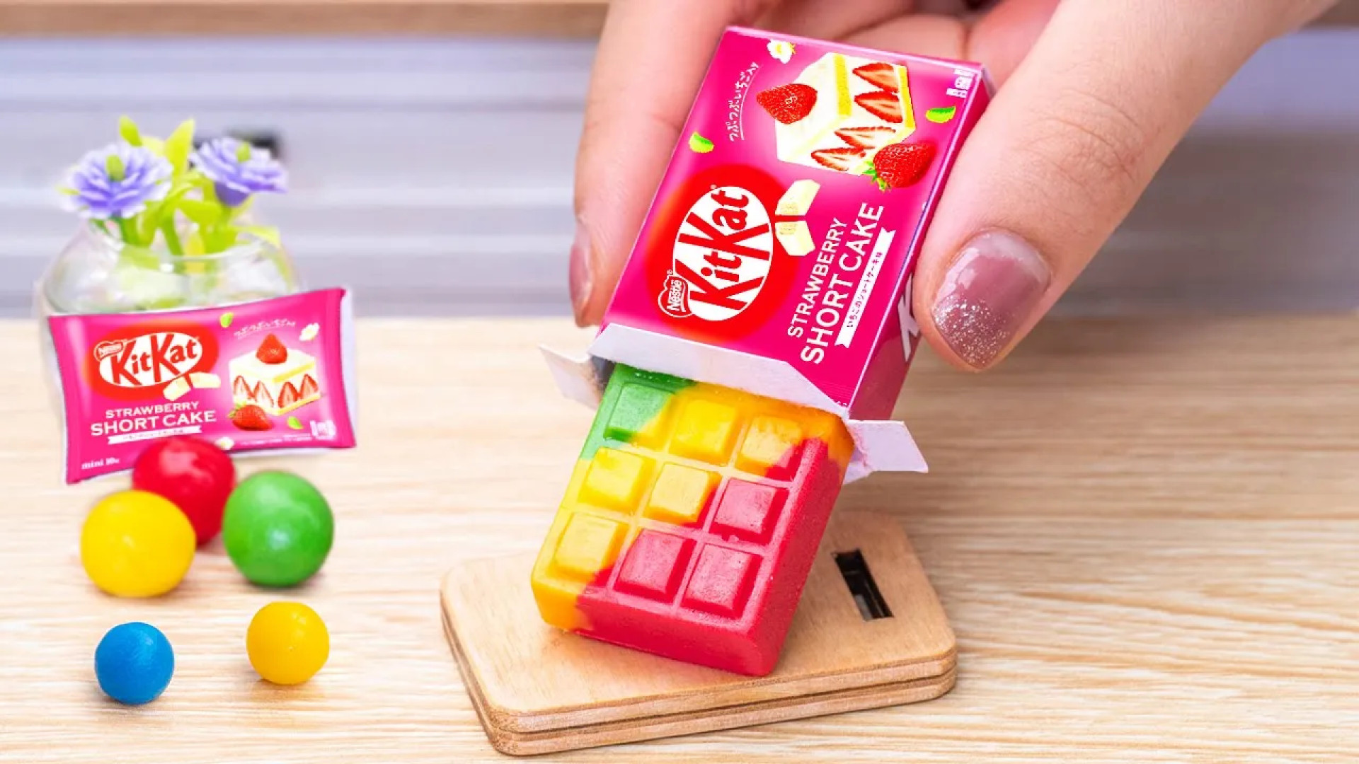 مینی کیک کیت کت شکلاتی رنگین کمانی