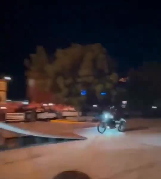   لحظه دلخراش برخورد شدید موتورسوار به حلقه آتش وسط نمایش!