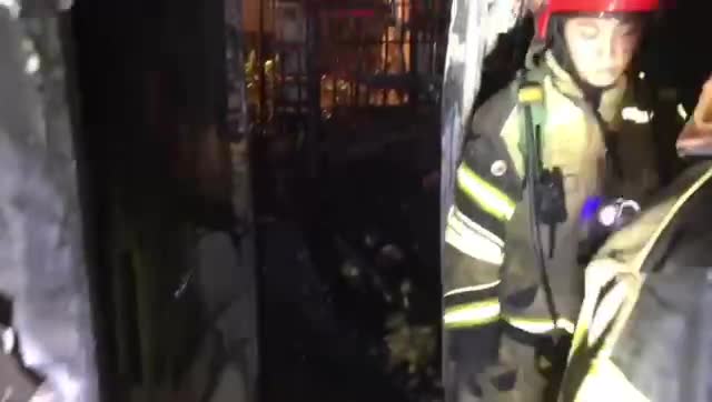   حضور بانوان آتش‌نشان در عملیات اطفای حریق خوابگاه دختران در بلوار کشاورز تهران