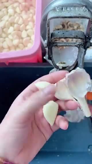   ترفند بی‌نظیر پوست کندن سریع و راحت سیر!