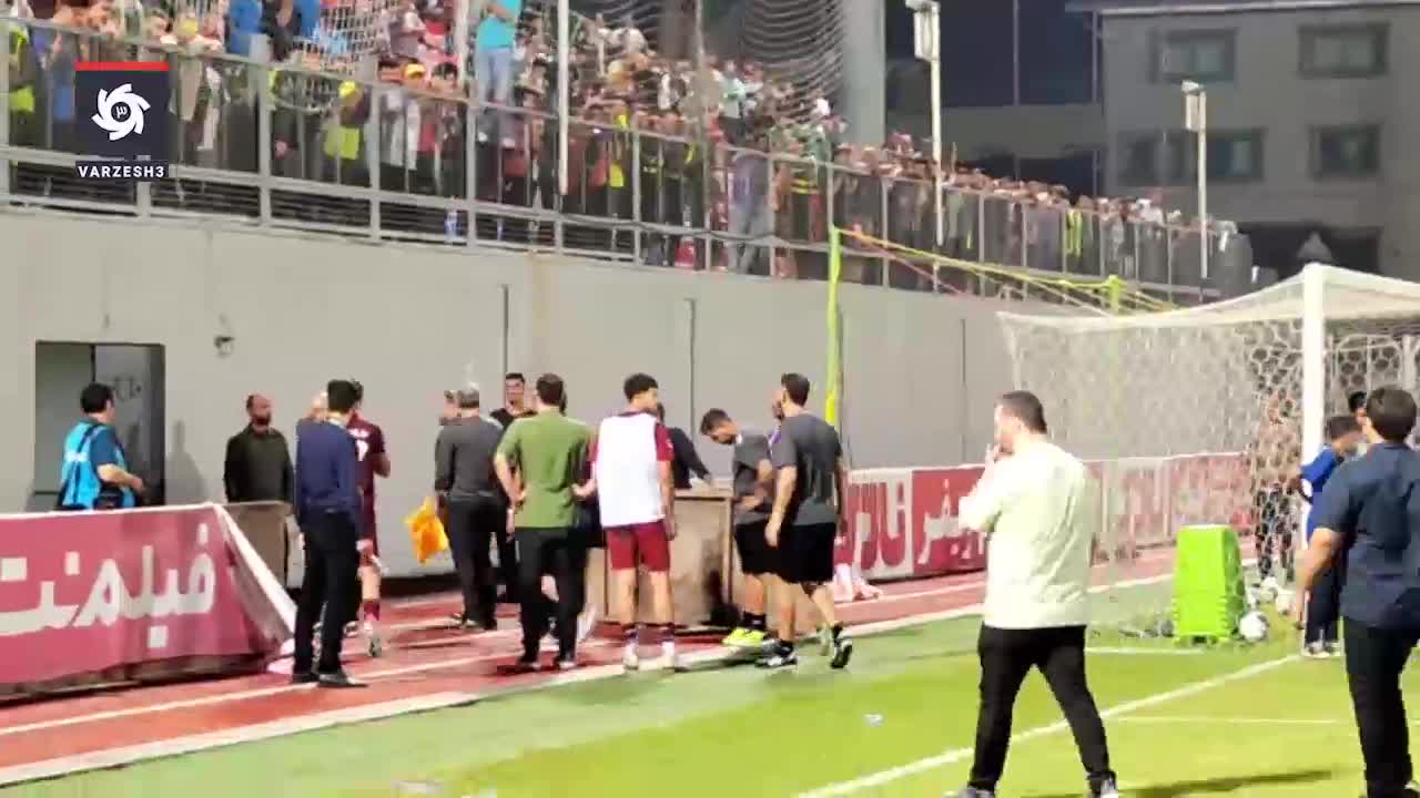   درگیری شدید و عجیب ساکت الهامی با هواداران نساجی!