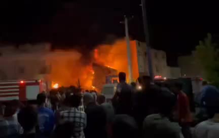   حریق گسترده مغازه لاستیک فروشی در چهارراه بهارستان شهرکرد