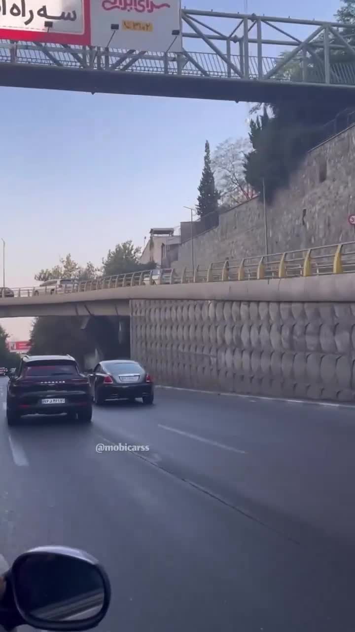   جولان خودروهای فوق لوکس و میلیاردی پشت سر هم در اتوبان‌های تهران