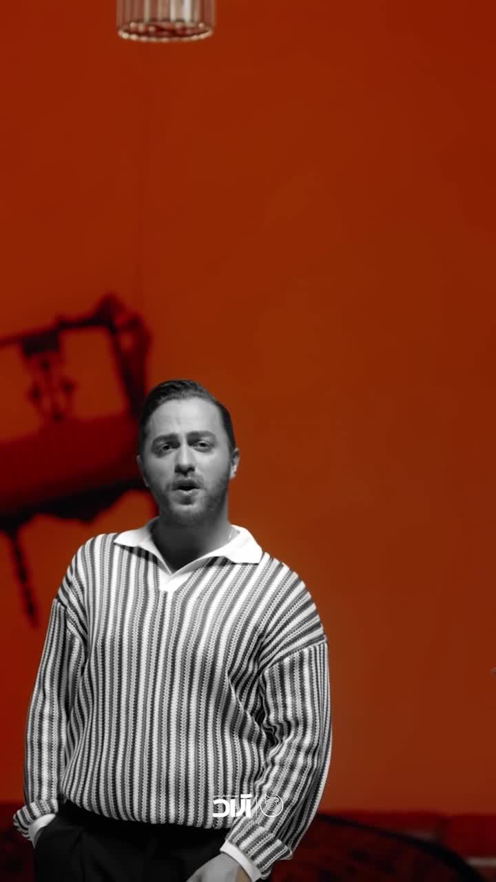 Masih & Arash - Khatere Daram Azatببین چجوری حیرونم تورو میبرم از یادم فکر کن بتونم Video (1)