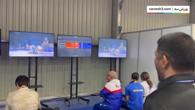 شادی و هیجان در تیم کشتی؛ پهلوان هادی ساروی با اعضای تیم ملی