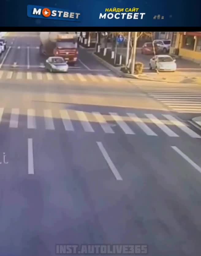   مرگ دلخراش راننده سواری؛ له شدن کامل زیر مخزن تریلی سوخت بعد از حادثه رانندگی