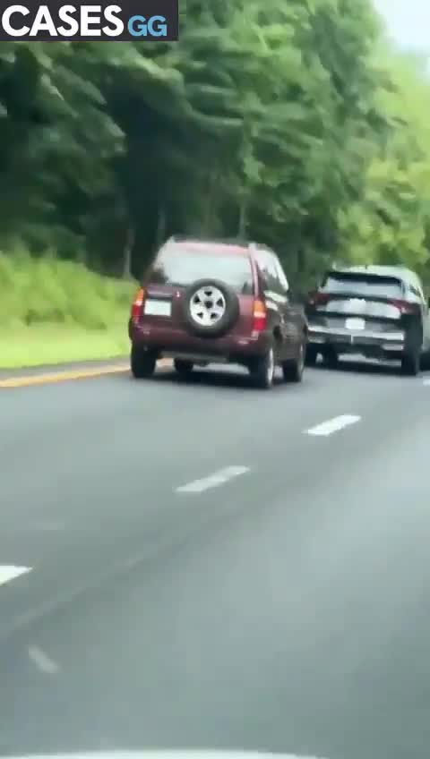   فاجعه وسط جاده؛ ولع سرعت و چپ شدن خودروی شاسی‌بلند!