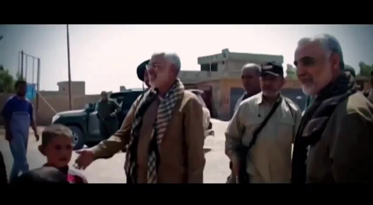   لحظاتی از شادی شهیدحاج قاسم سلیمانی در کنار مردم آمرلی بعد از آزادسازی شهر از چنگ داعش