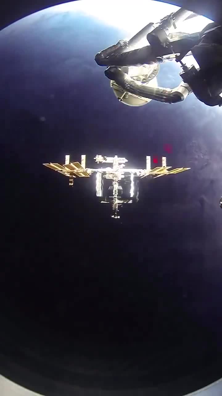   لحظه وصل شدن سایوز به ایستگاه فضایی بین‌المللی