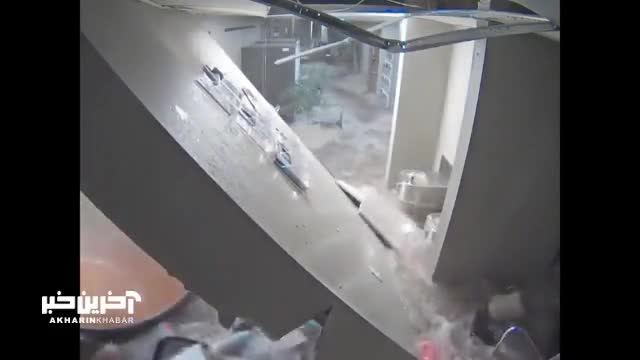   لحظه ورود سیل به ساختمان یک کتابخانه در لانگ آیلند نیویورک