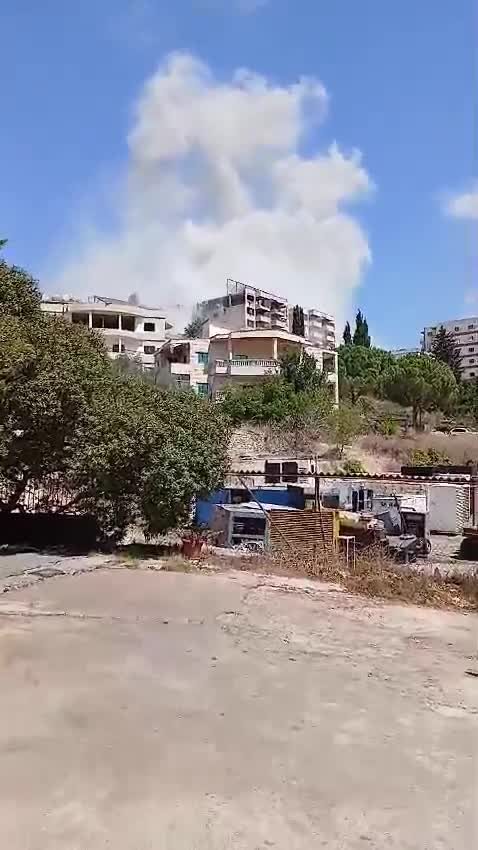   تصاویر تکمیلی از حمله پهپادی ارتش اسرائیل به آپارتمانی در نبطیه لبنان