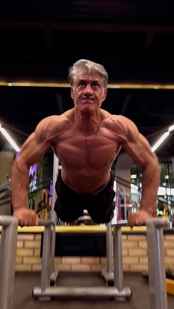   تمرینات باورنکردنی قهرمان اسبق کشتی؛ تصاویر تازه از بدن بسیار آماده علیرضا حیدری در ۴۸ سالگی