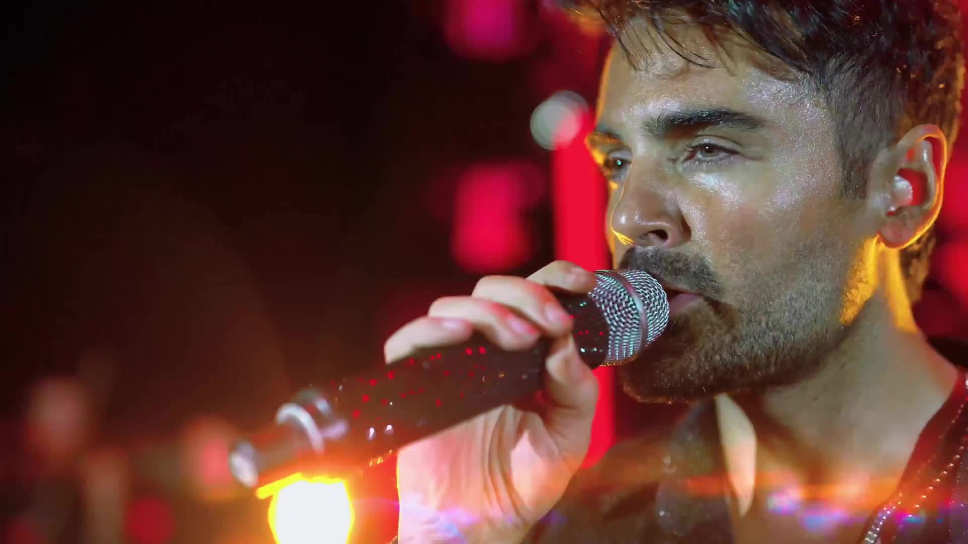 ویدیو سهراب پاکزاد به نام مال من باش (اجرای زنده)