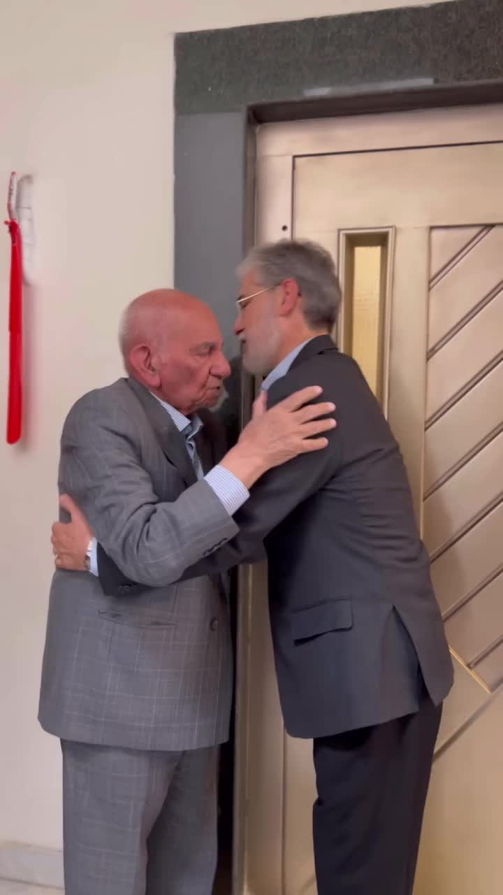   دیدار وزیر علوم با اساتید در مشهد؛ اقدام جالب آقای وزیر در گفتگو با اساتید