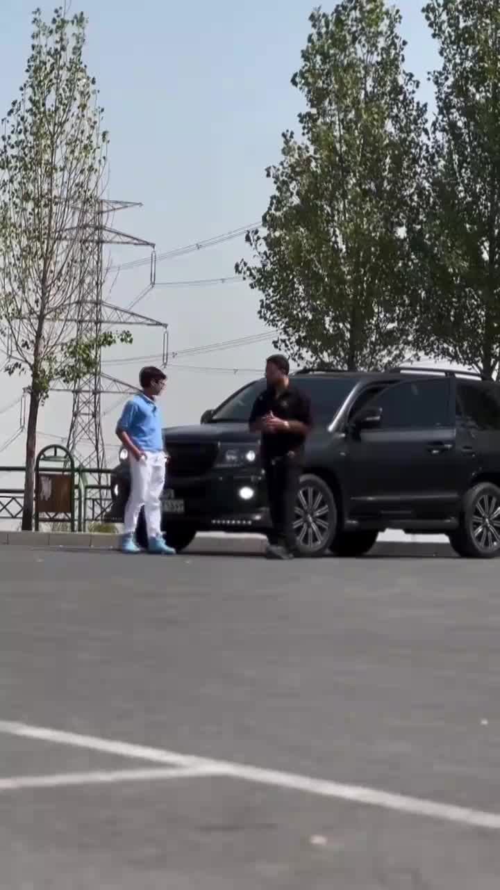  ویدیوی جنجال‌ساز از ماشین‌های لوکس یک پسر ۱۳ ساله شیرازی؛ ۲ دستگاه BMW گران‌قیمت!
