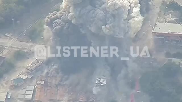   لحظه اصابت بمب پیشرفته روسیه به ساختمانی در شهر کوپیانسک اوکراین