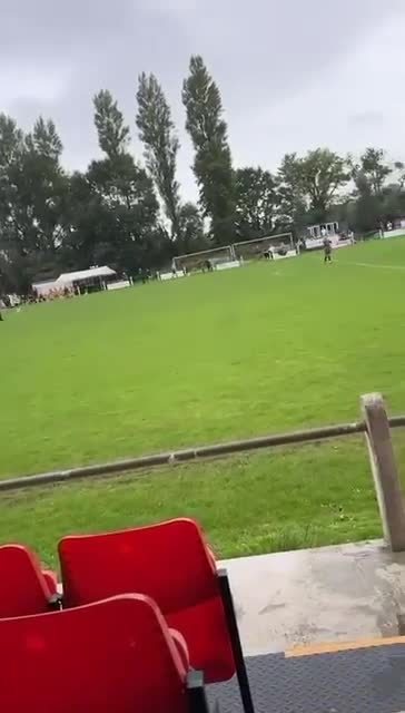   اتفاق عجیب بعد از گلزنی و ارسال پاس گل؛ دستگیری یک بازیکن فوتبال وسط زمین بازی!